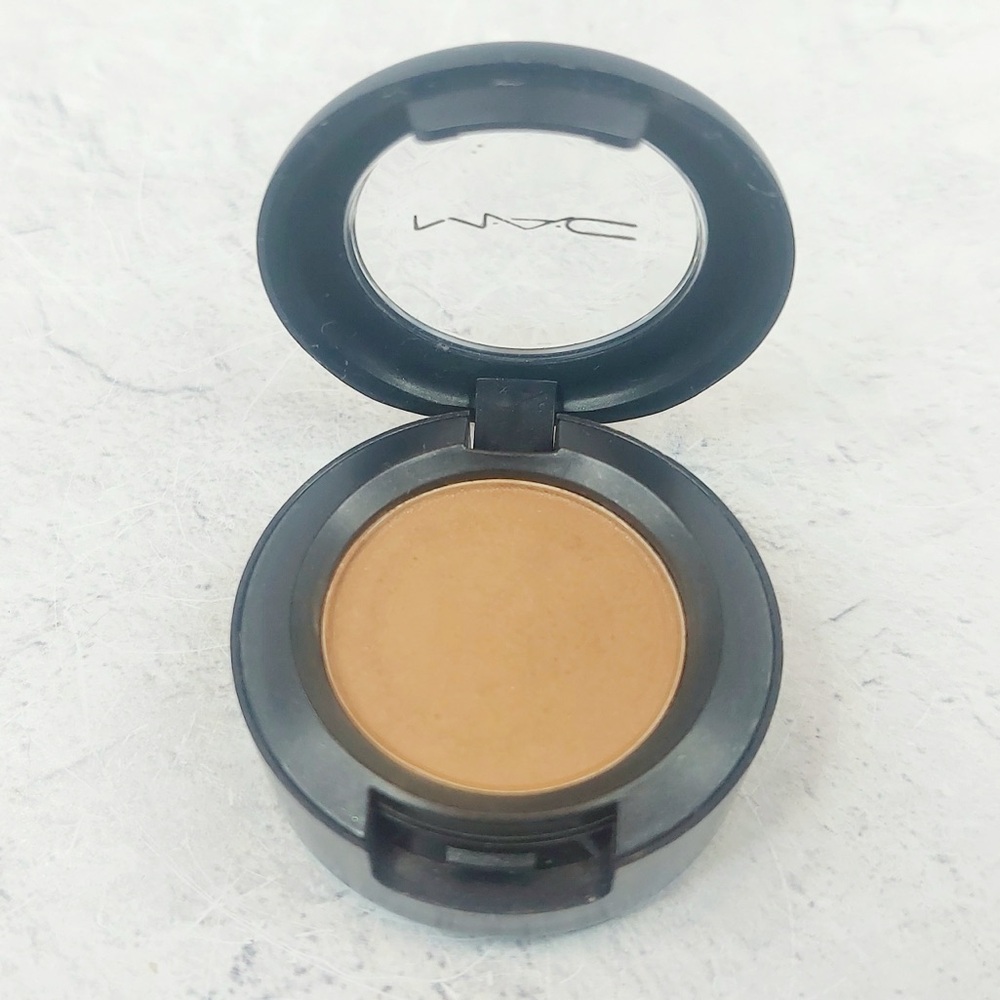 LNNB MAC Ochre Style Eyeshadow